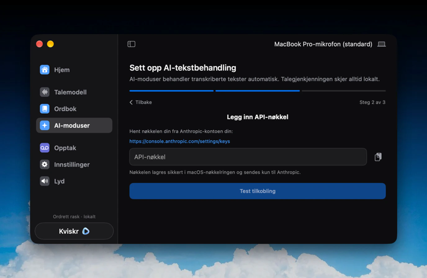 Steg 2 av 3, «Legg inn API-nøkkel» for Claude: lenke til nøkkelsiden hos Anthropic, et felt for API-nøkkelen, en knapp for å lime inn, og den blå knappen Test tilkobling.